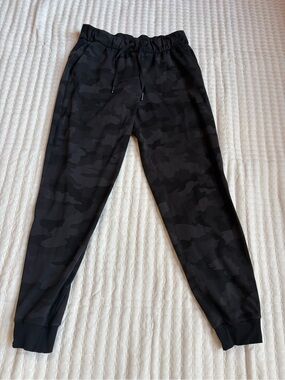 Lululemon Black Camo Jogger Sweatpants